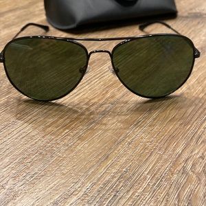 Shiny black Aviators Specs!